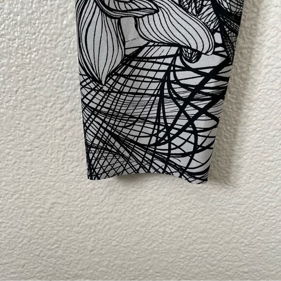 Beyond Yoga Flip It And Reverse It Legging Reversible Black gray Lotus print - Picture 3 of 6